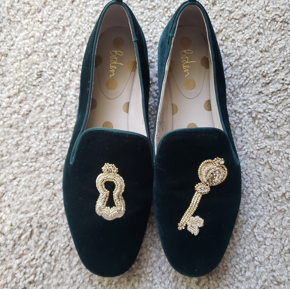 Boden Shoes - BODEN Women's Emerald Green Velvet Lock&Key Flats